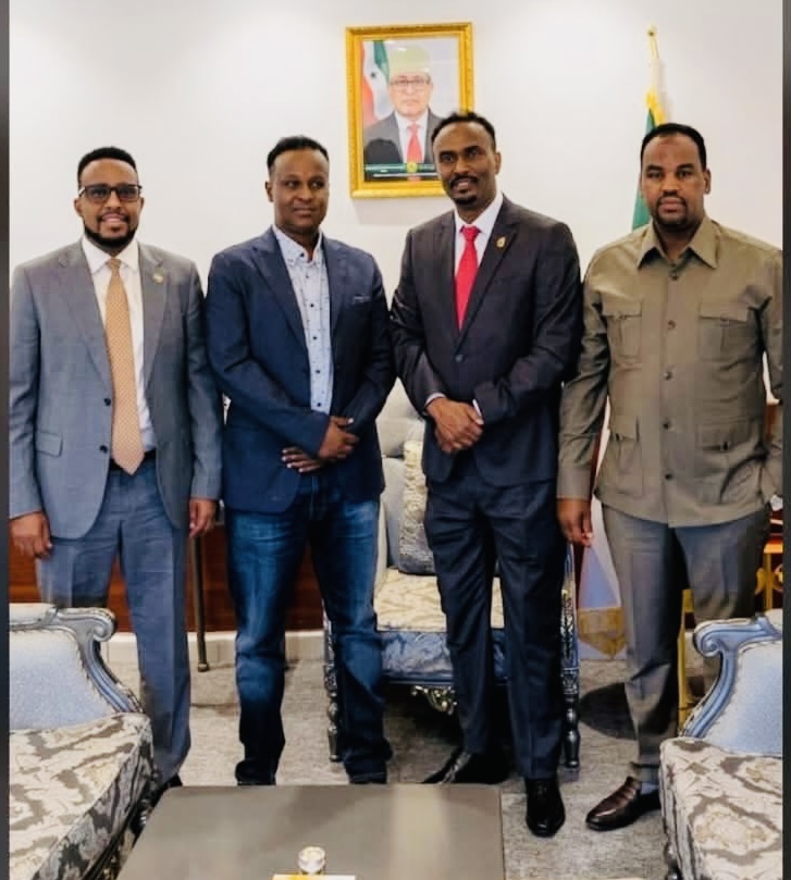 Wasiirka Arrimaha Debedda JSL Oo qaabilay Guddoomiyaha Jaaliyadda Somaliland ee dalka Finland.